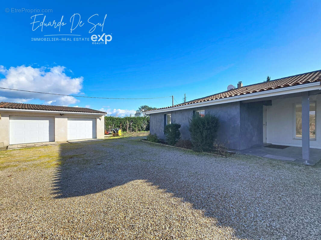 Maison 161 m² à Galgon  - photo 4