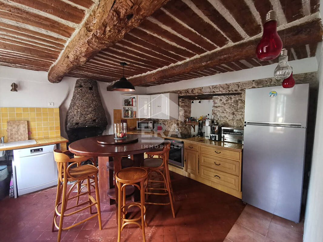 Maison à LA ROQUETTE-SUR-SIAGNE