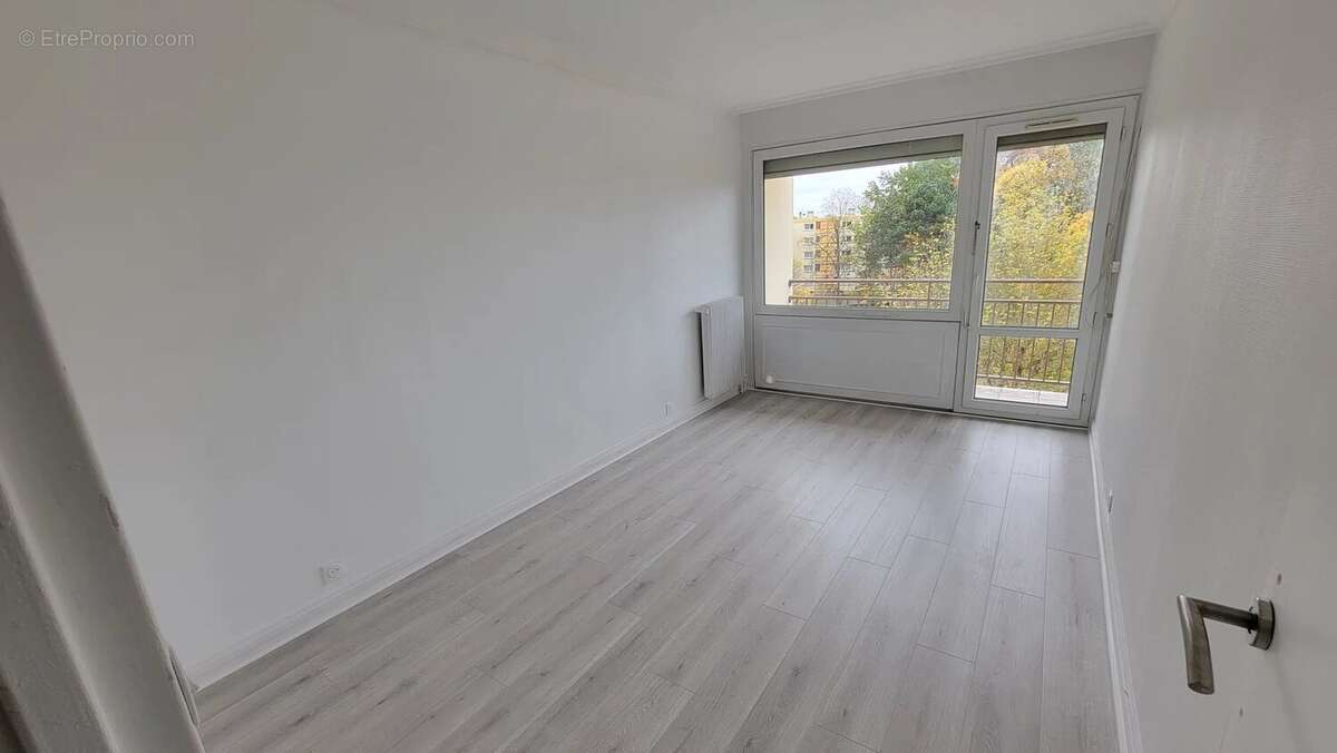 Appartement à SAINT-MICHEL-SUR-ORGE