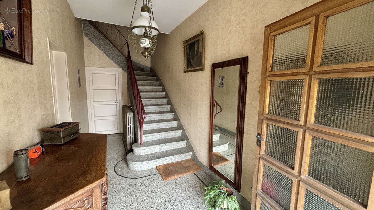 Maison à LES MARTRES-DE-VEYRE