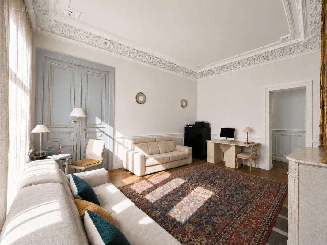 Appartement à PARIS-8E