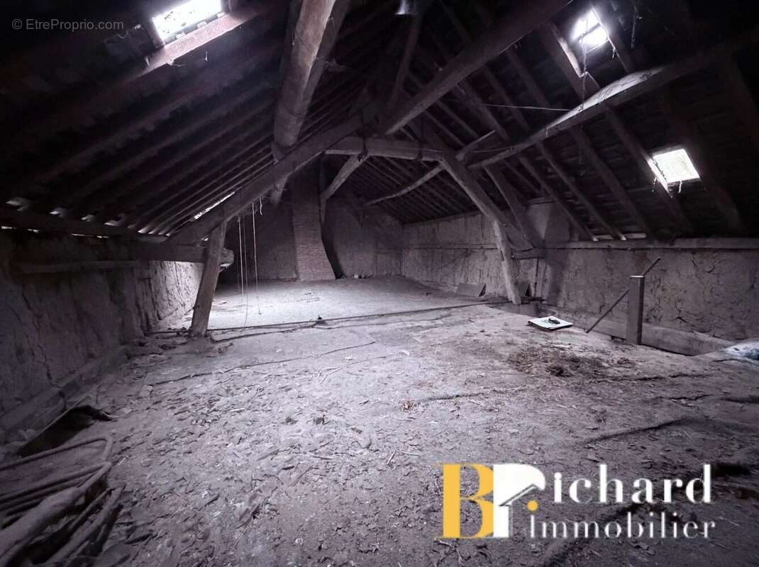 Maison à TAVAUX-ET-PONTSERICOURT