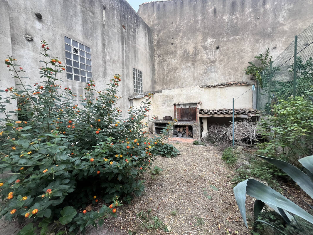 Autre à SAINT-LAURENT-DE-LA-CABRERISSE