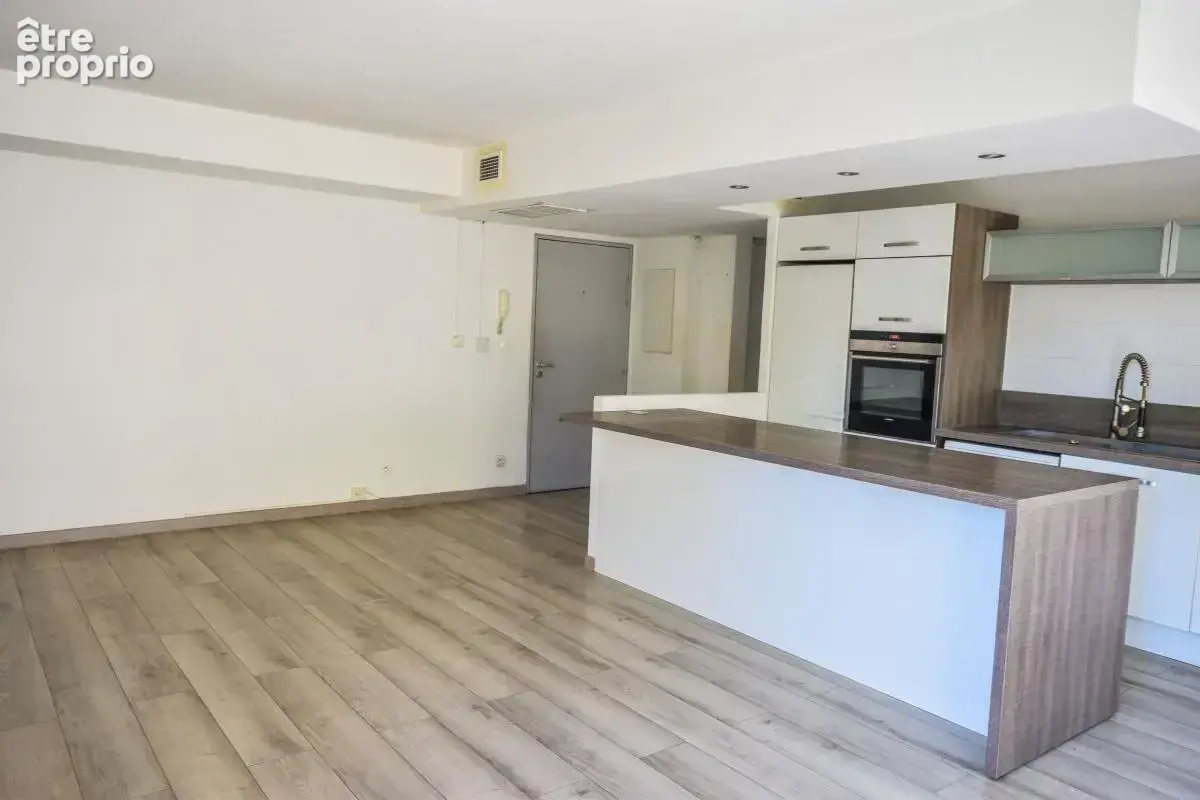 Lumineux T4 de 77 m² avec balcon et garage — Avignon - photo 3