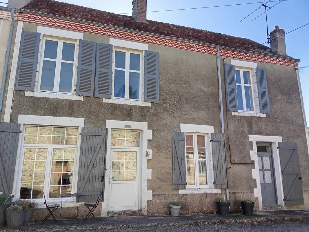 Maison à LUSSAC-LES-EGLISES