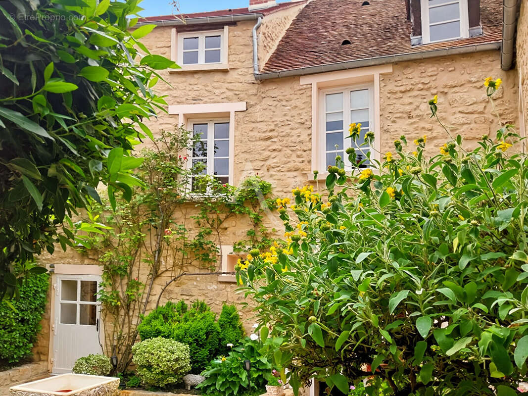 Maison à MEZY-SUR-SEINE
