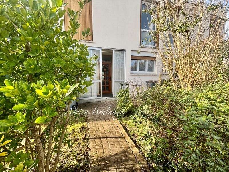 Maison à VAUX-LE-PENIL