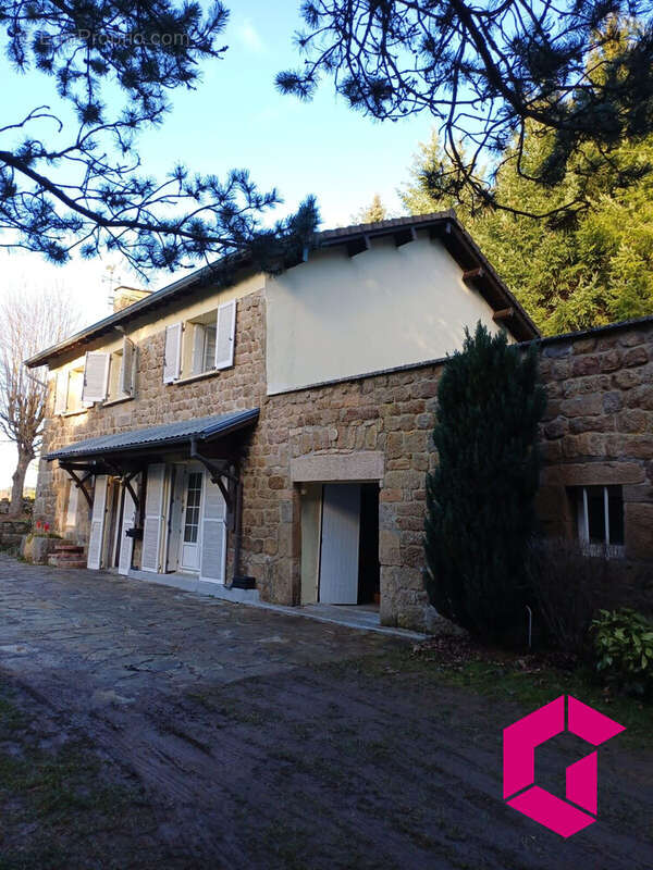 Maison à MONTREGARD