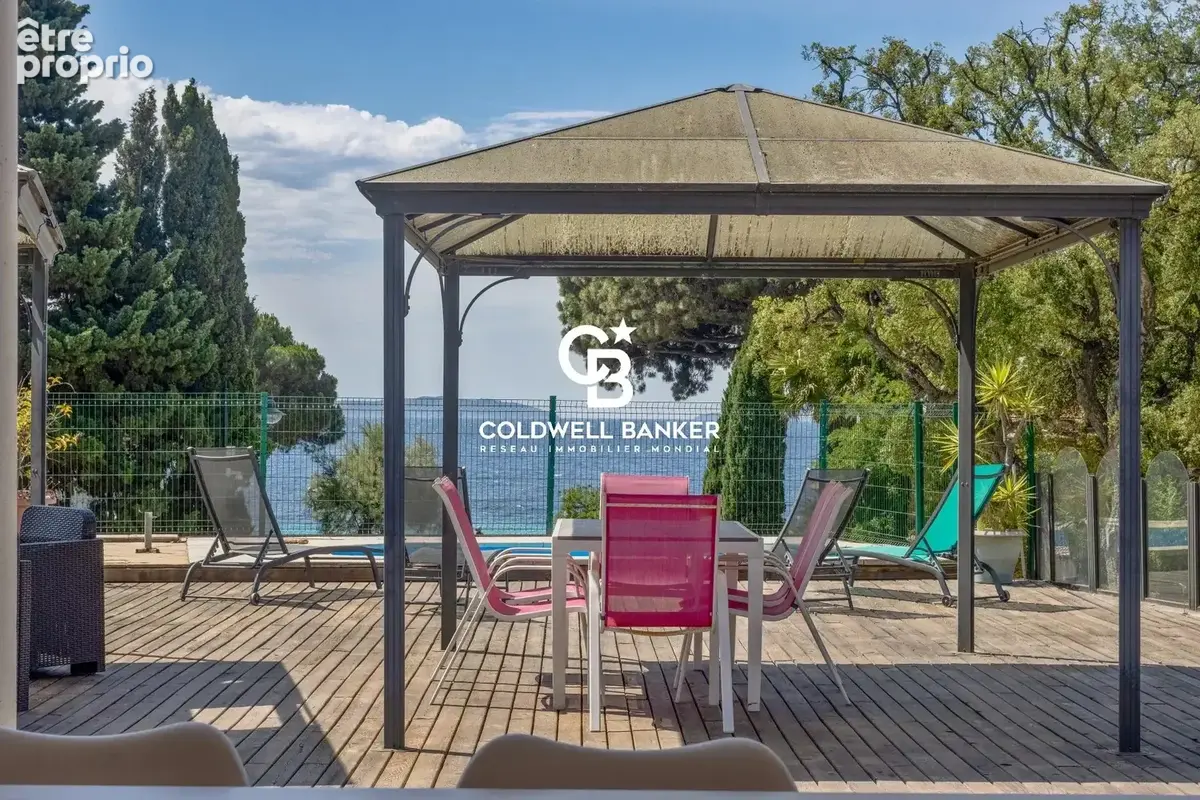 Ensemble immobilier avec vue mer , Piscine et plage à pied - photo 13