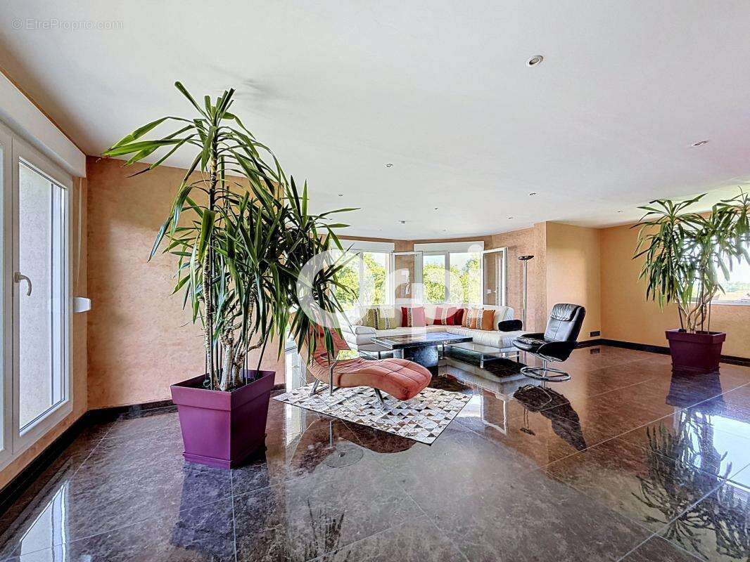 À vendre - Maison Familiale de 253m² avec appartement indépendant - 618 000€ FAI - photo 5