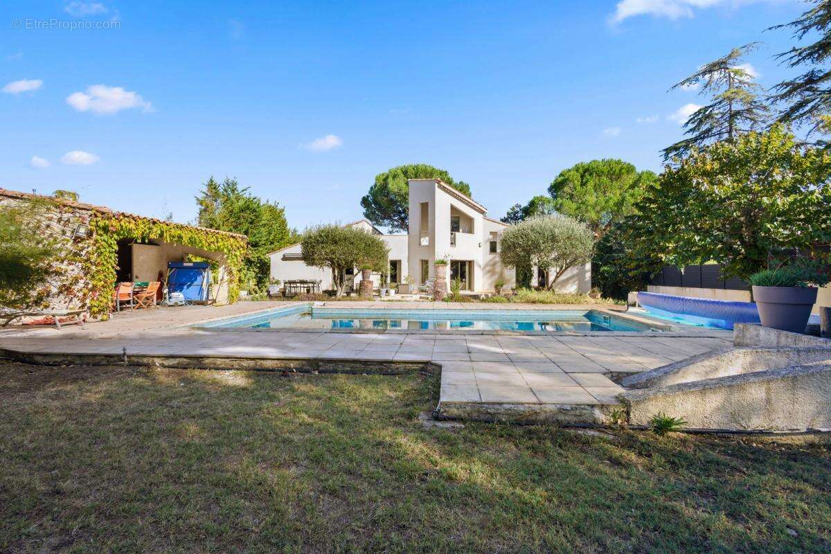 Maison à SAINT-CLEMENT-DE-RIVIERE