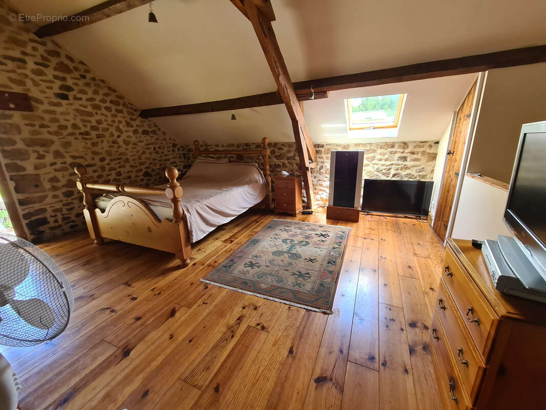 Maison à EYMOUTIERS