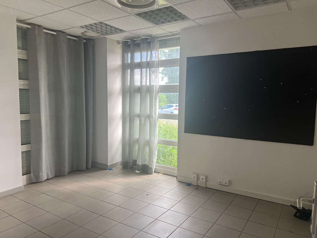 Commerce à PONT-EVEQUE