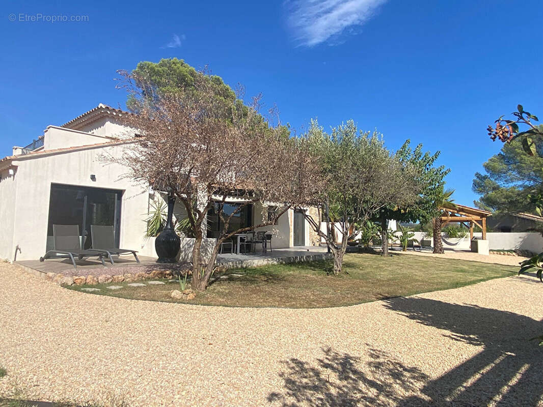 Maison à ROQUEBRUNE-SUR-ARGENS