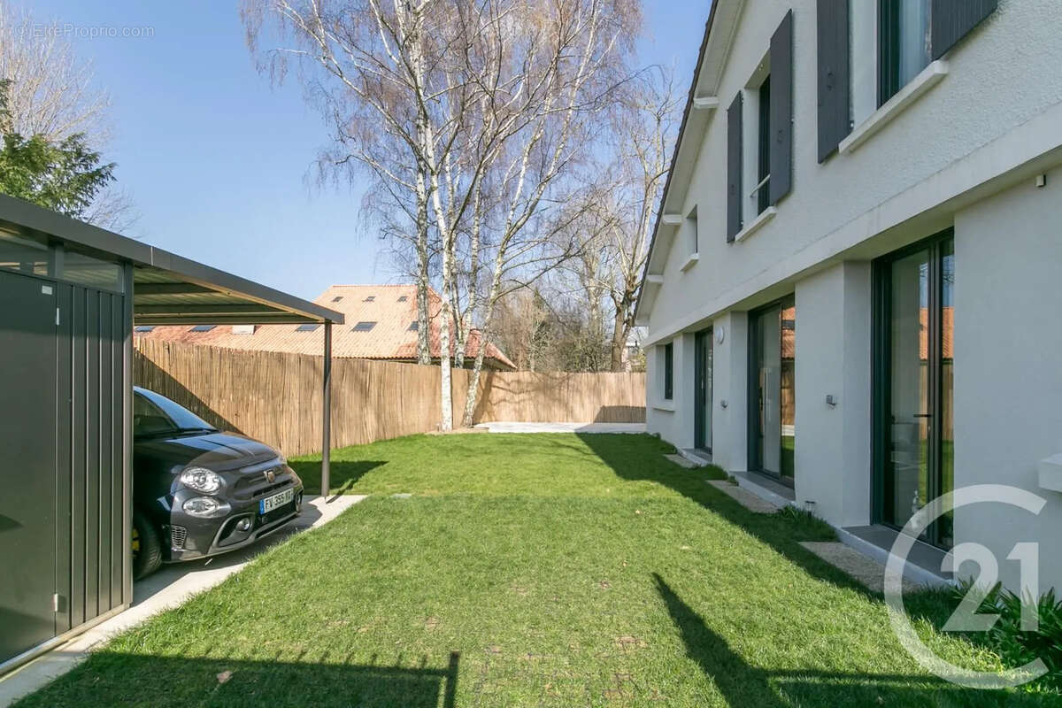 Maison à SAINT-MAUR-DES-FOSSES