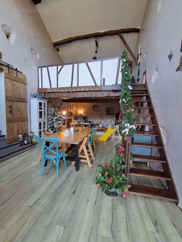 Maison à MONTESQUIOU