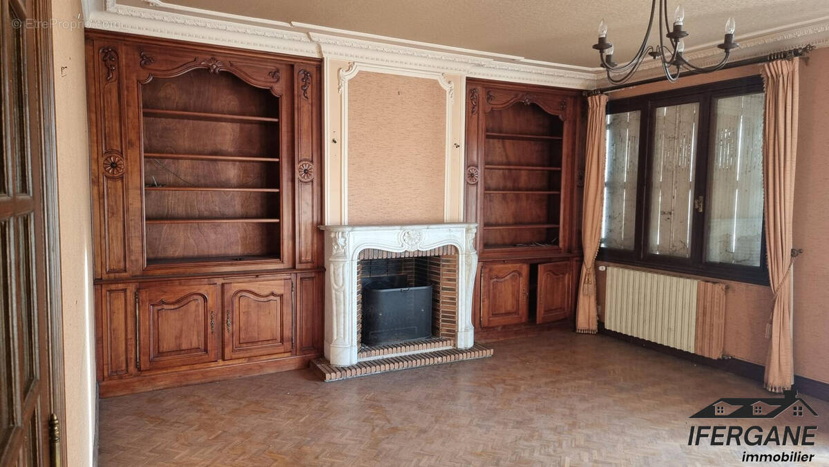 Salle à manger - Maison à BAGNAC-SUR-CELE