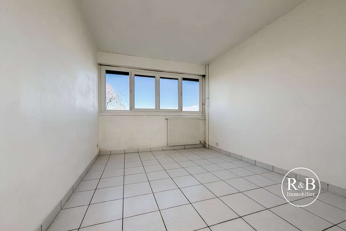 Appartement à LES CLAYES-SOUS-BOIS