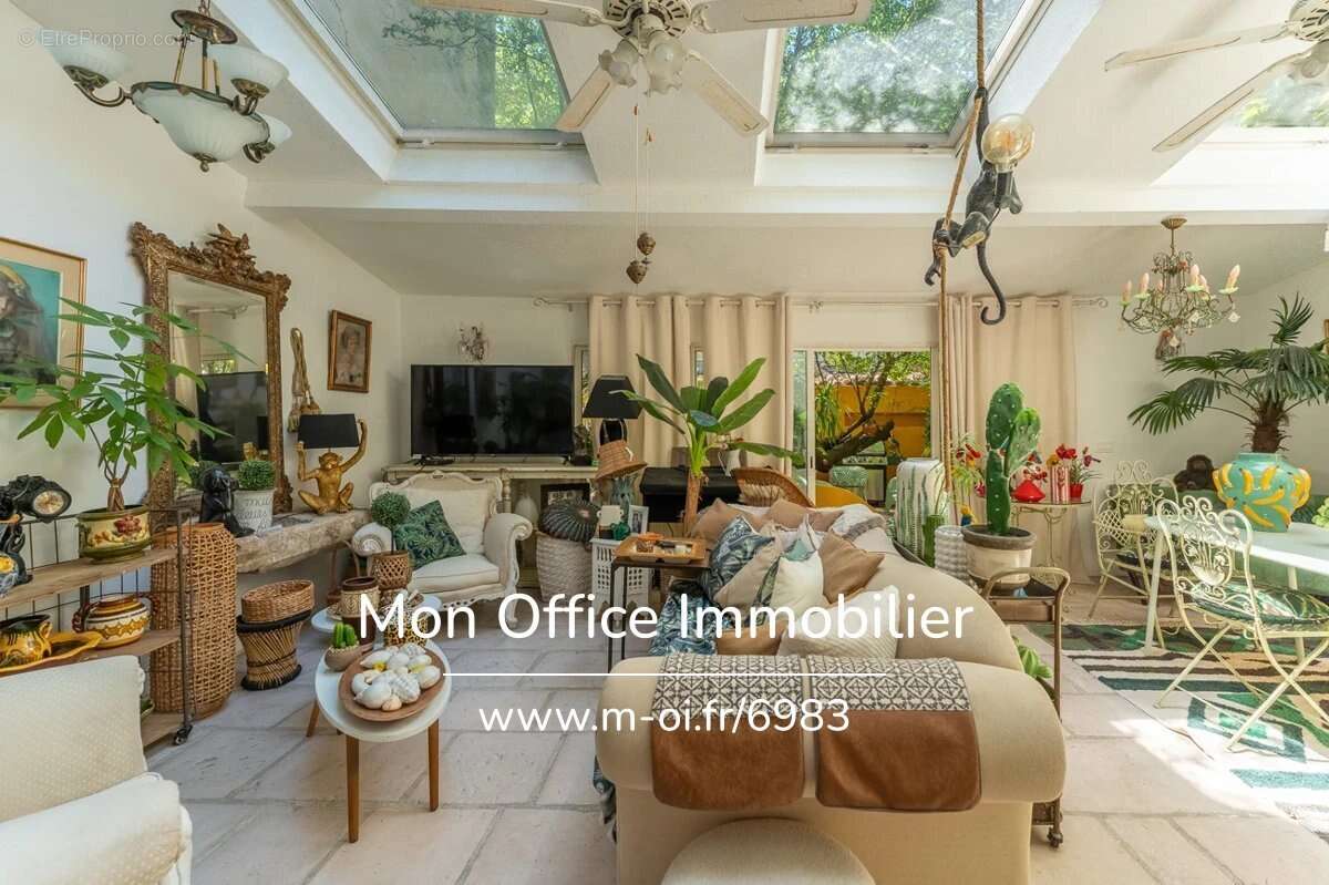 Référence : 6983-PEL - Authentique maison bourgeoise à réinventer en plein cœur de ville sud Lubéron - photo 5