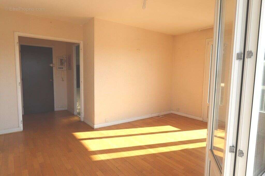 Appartement à LES PAVILLONS-SOUS-BOIS