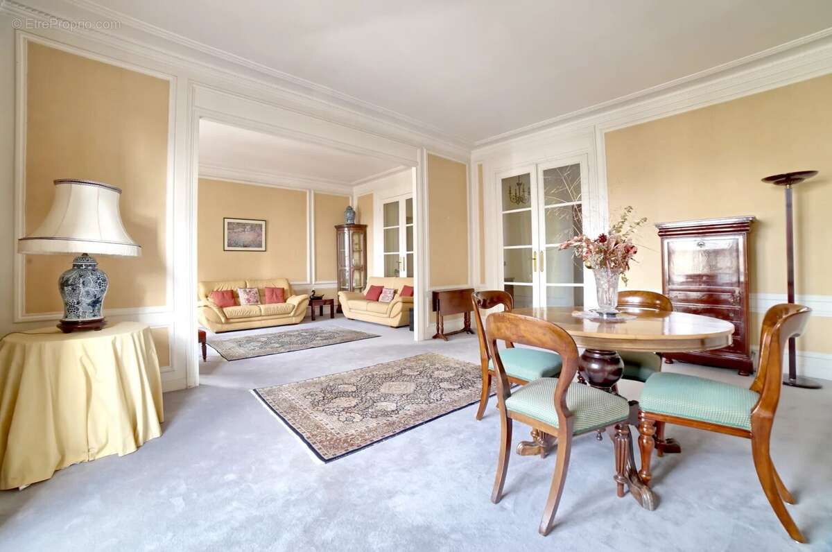 Appartement à NEUILLY-SUR-SEINE