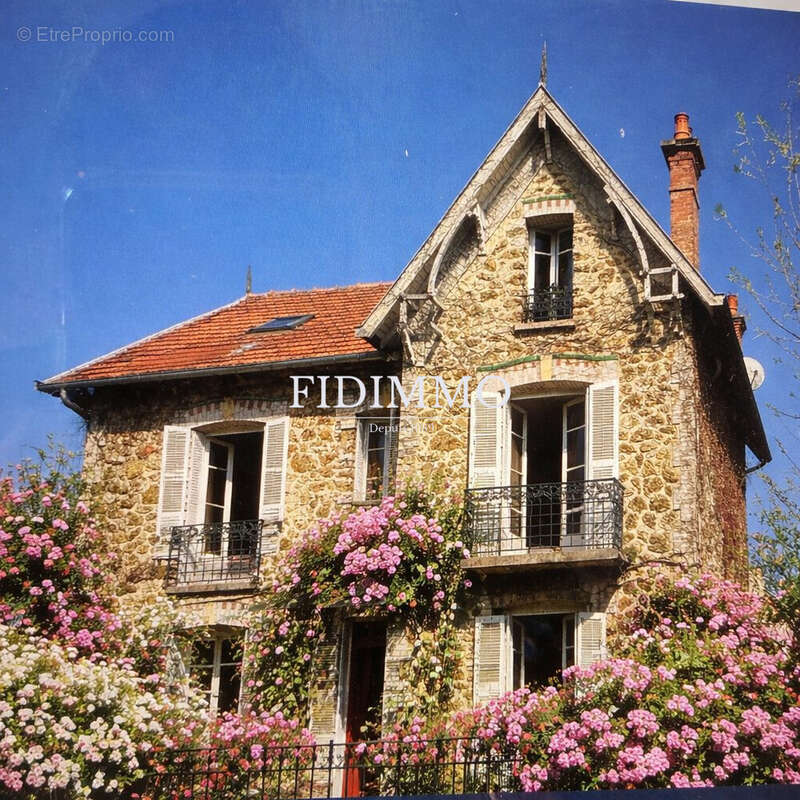 Maison à CHENNEVIERES-SUR-MARNE