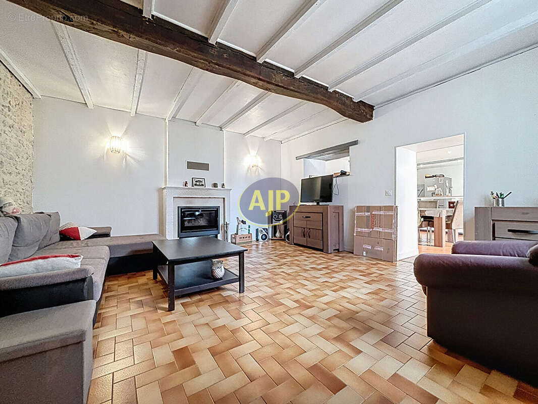 Maison à TONNAY-CHARENTE