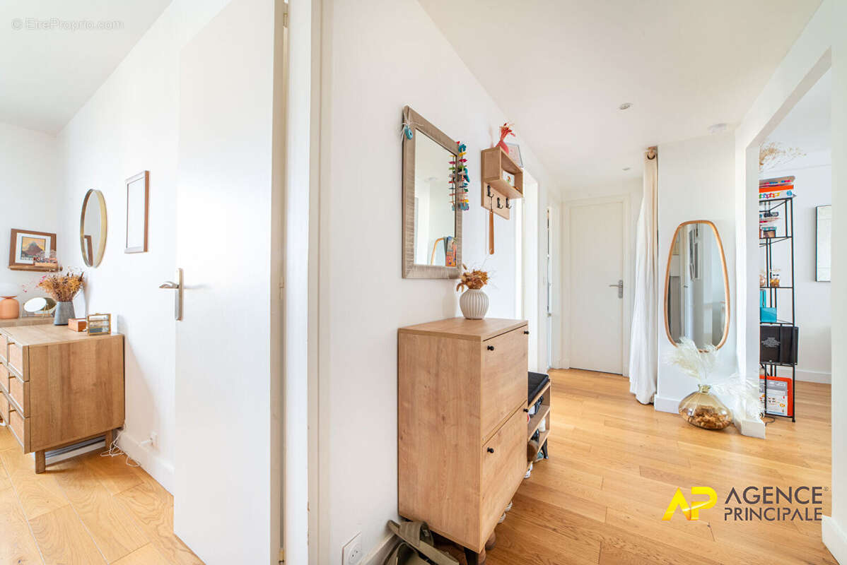 Appartement à LA GARENNE-COLOMBES