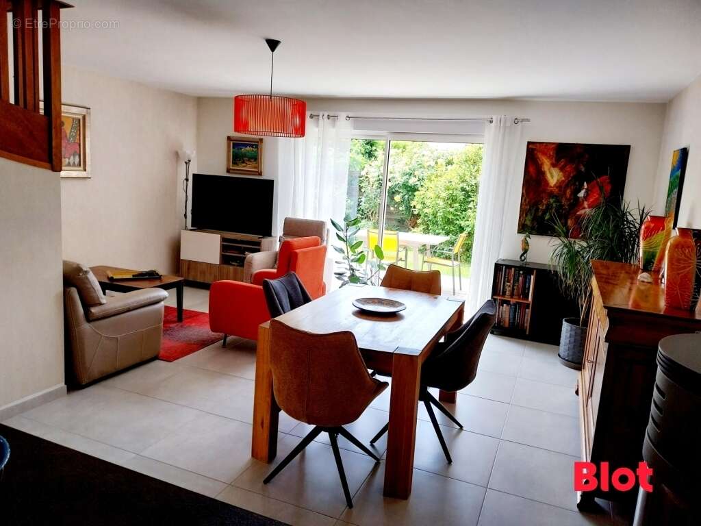 Maison à SAINT-JACQUES-DE-LA-LANDE