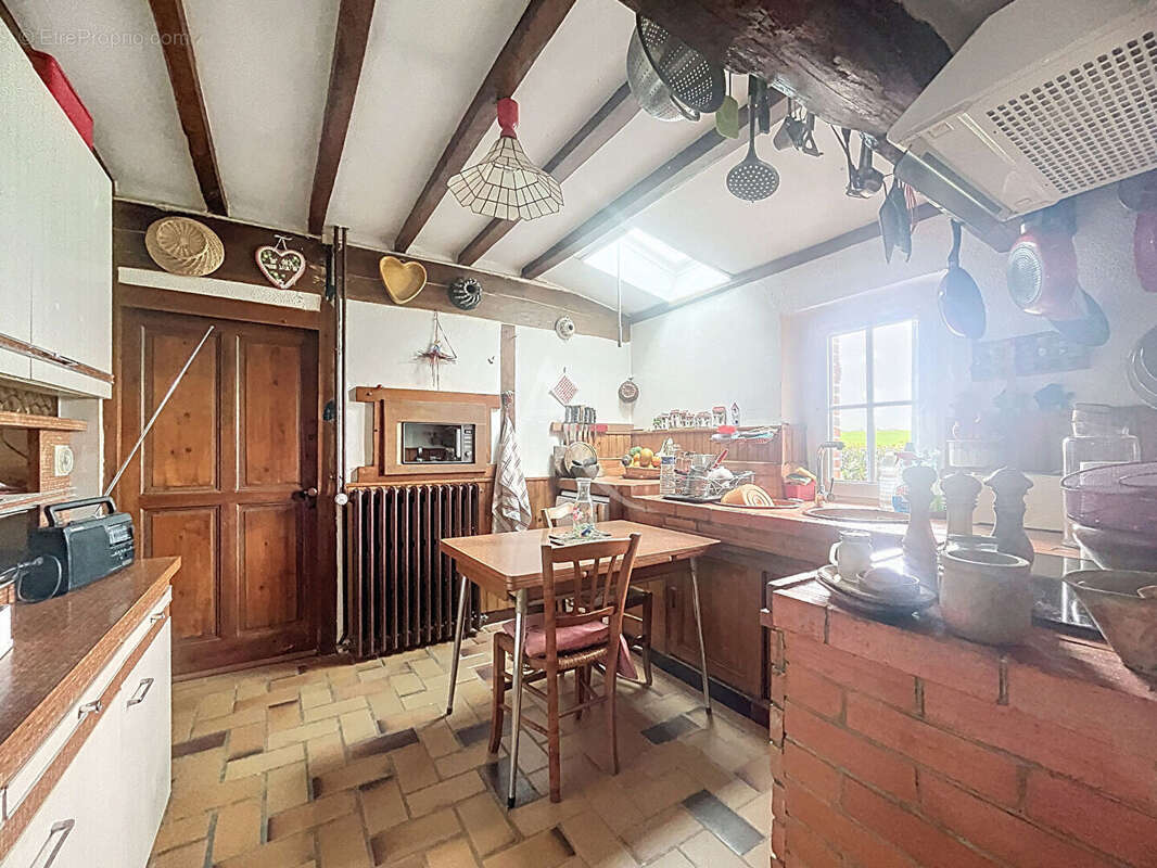 Maison de campagne de caractère ? Charme, volumes et fort potentiel à proximité de l'axe Angers?Rennes - photo 9