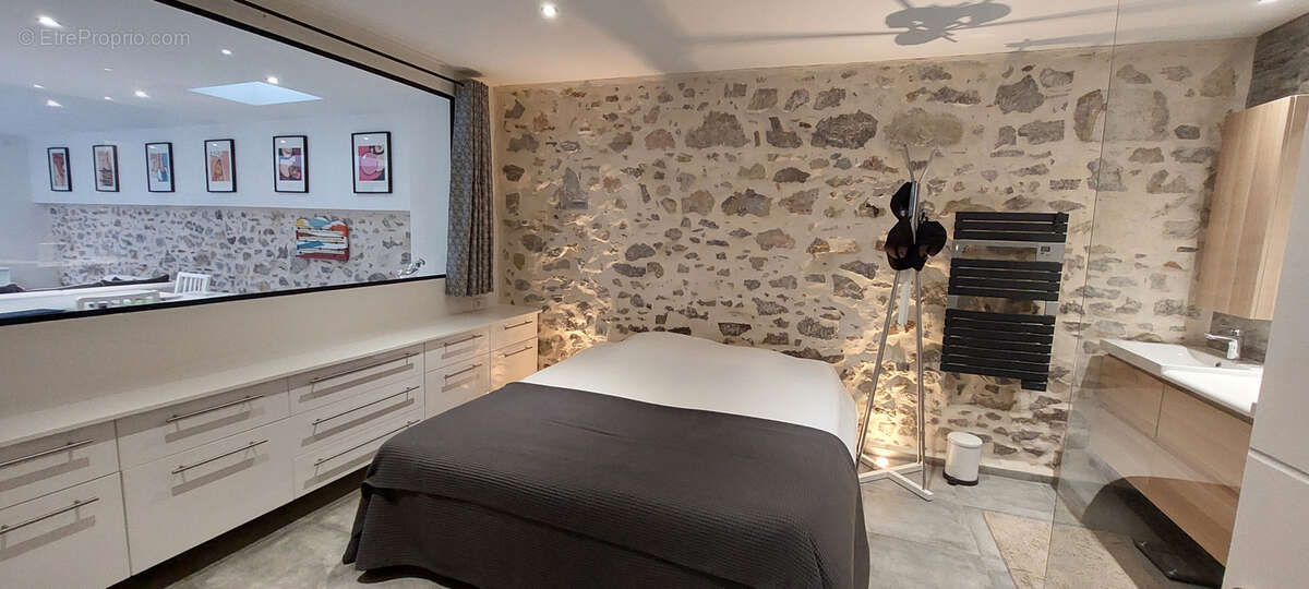 TOULON HAUTE-VILLE  Magnifique appartement avec terrasse et 2 suites parentales. - photo 8