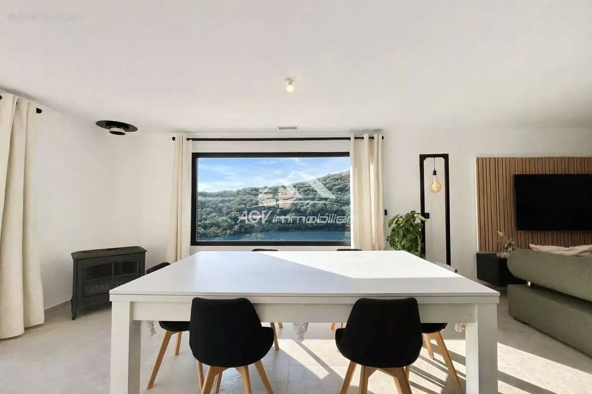 Maison à SAINT-JEAN-DU-PIN