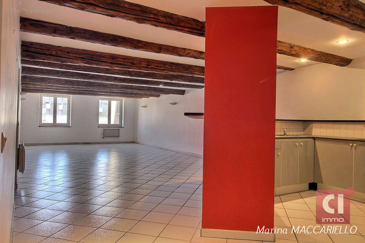 Appartement à MARSEILLE-2E