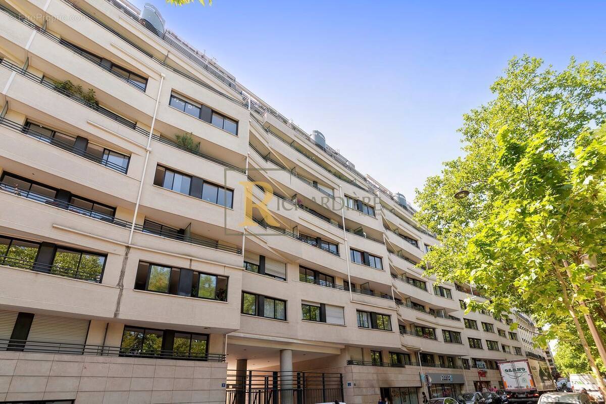 Appartement à PARIS-19E