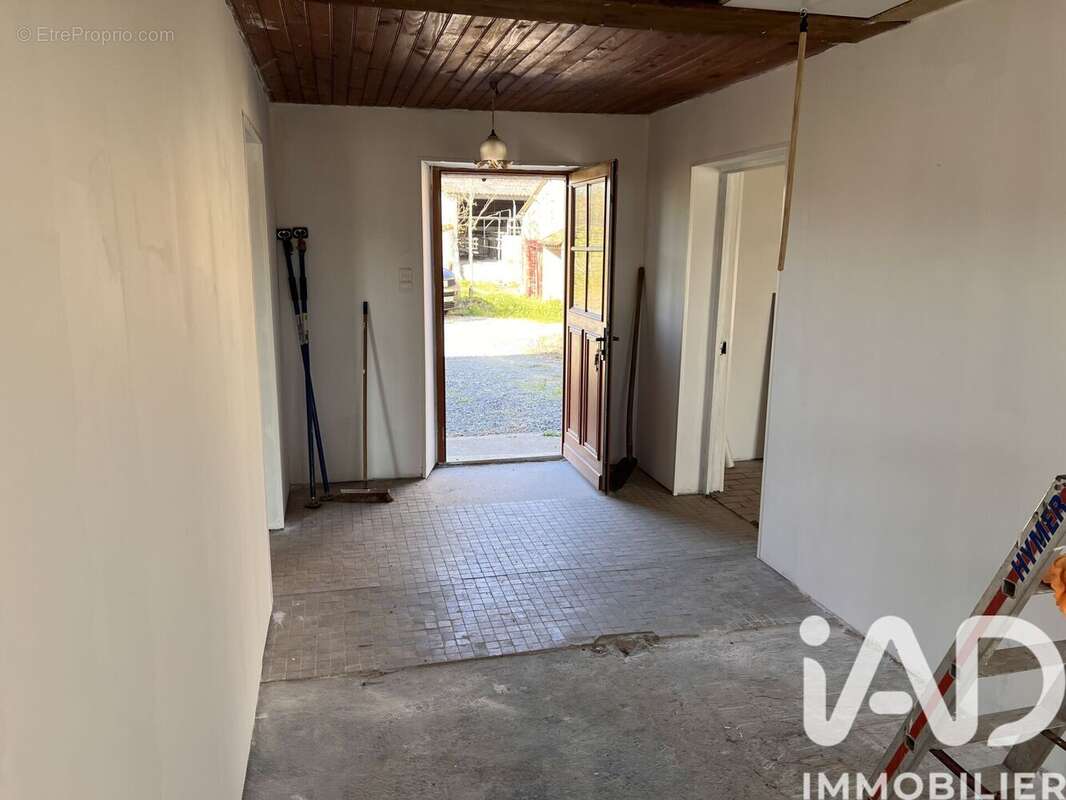 Maison 143 m² à Asnieres-Sur-Blour  - photo 9