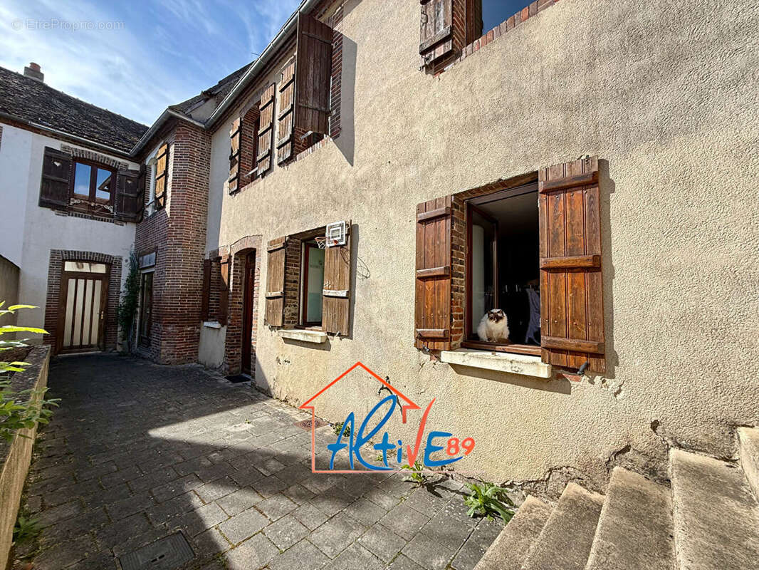 Maison à AILLANT-SUR-THOLON