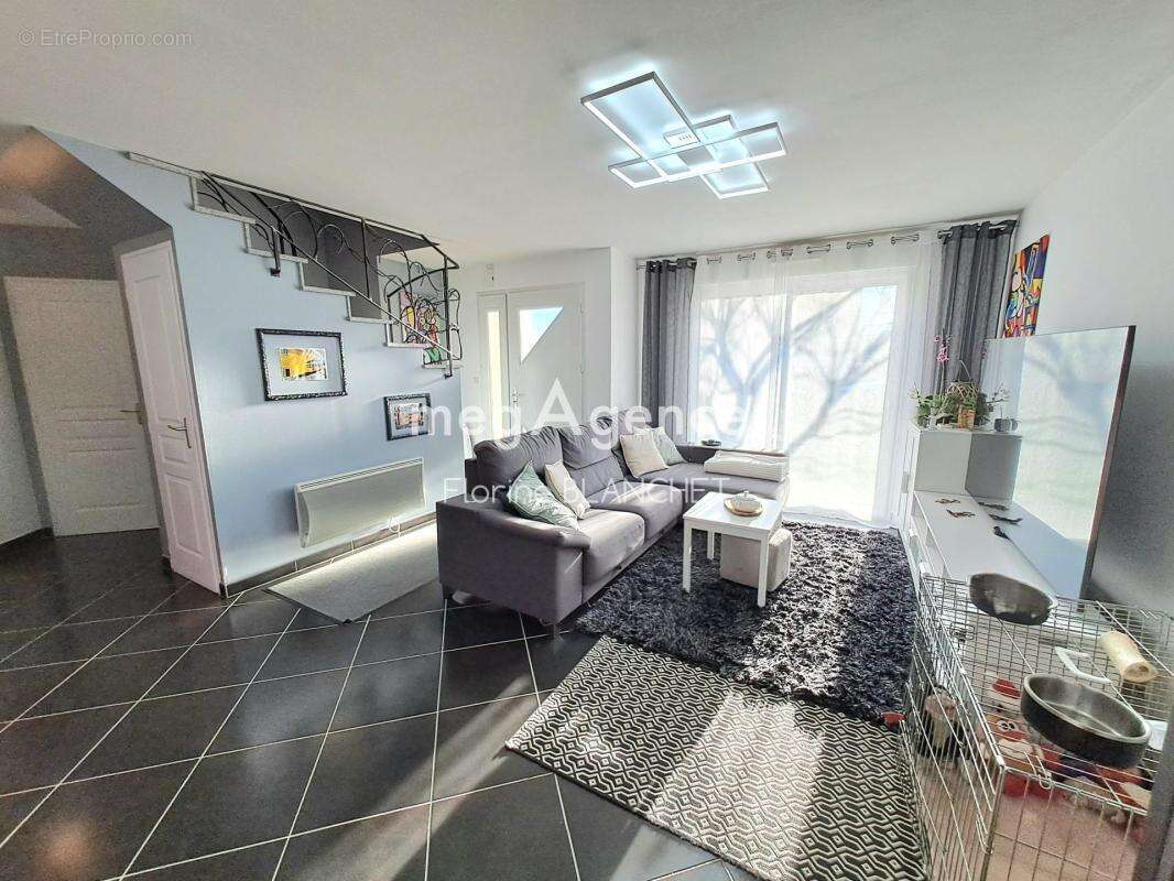 Maison à MONCE-EN-BELIN
