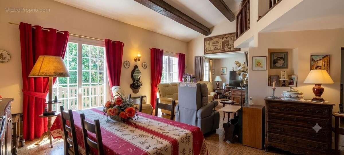 Maison À Vendre type 5 175 m² 1079 m² de terrain secteur le brusc - photo 11