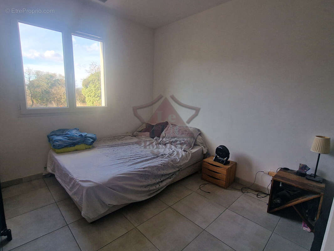 Maison à SAINT-JEAN-DE-MARUEJOLS-ET-AVEJAN