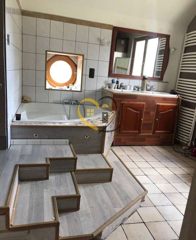 Maison à IVOY-LE-PRE