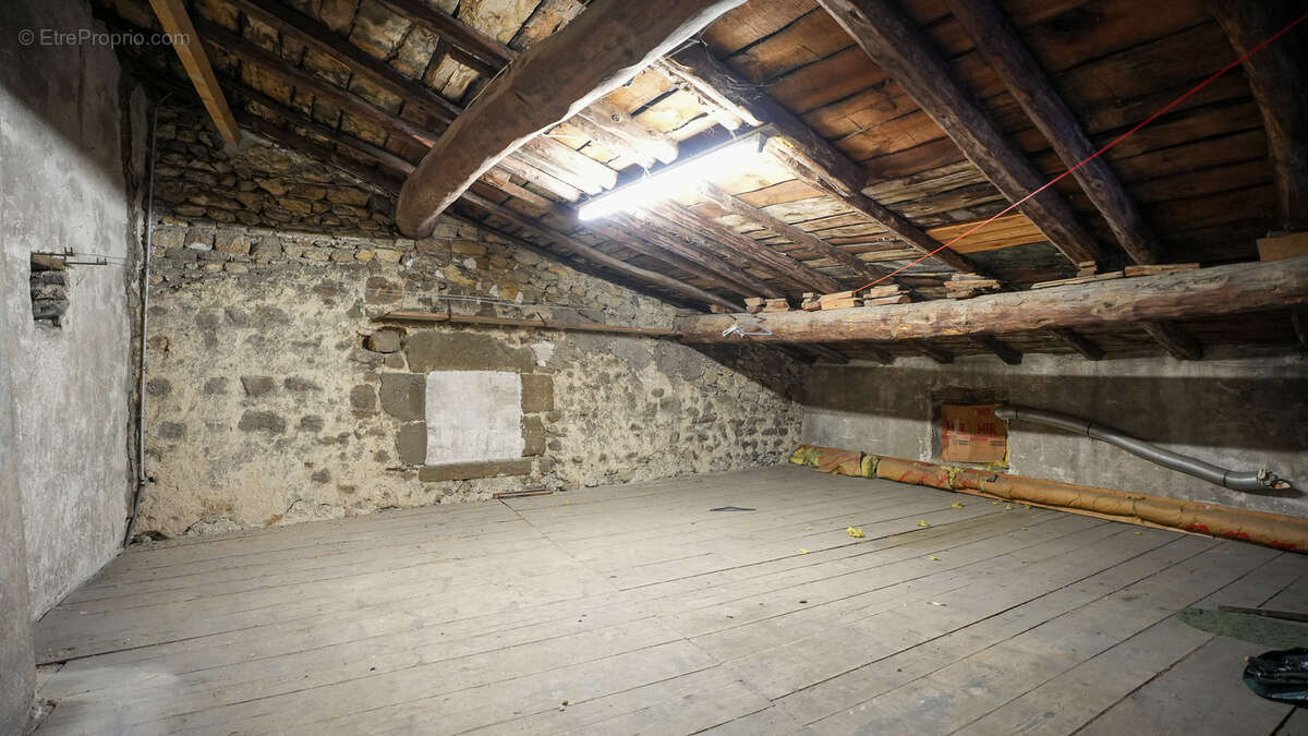 Appartement 286 m² à vendre à Vic-Le-Comte (63270) - photo 7