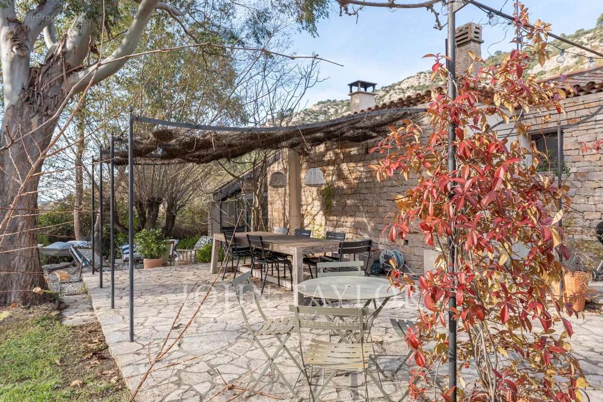 Maison à VAUVENARGUES