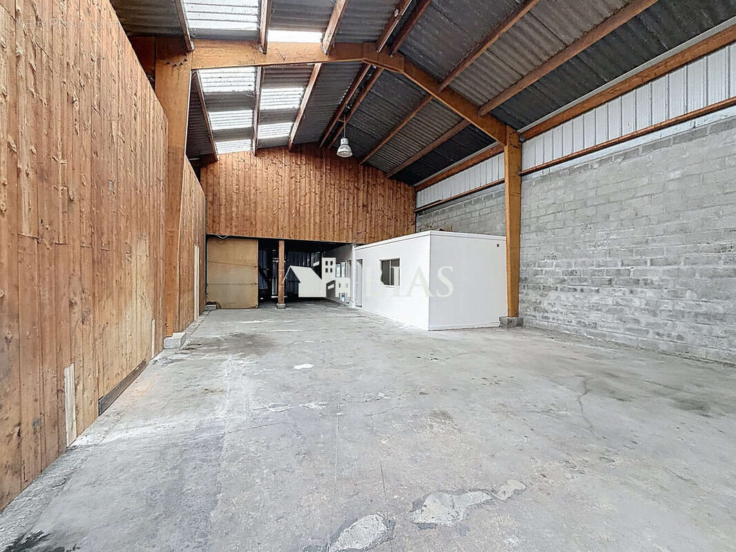 Commerce à MONTVILLE