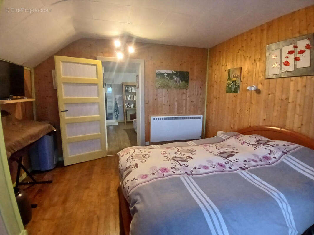 Upstairs bed - Maison à BUSSIERE-GALANT