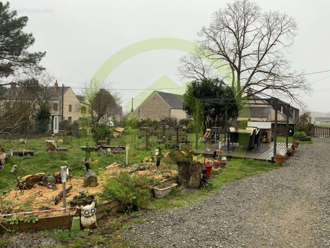 Maison à LIGNEROLLES