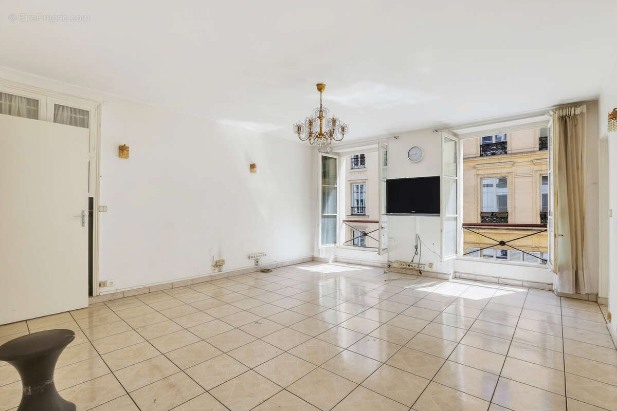 Appartement à PARIS-10E