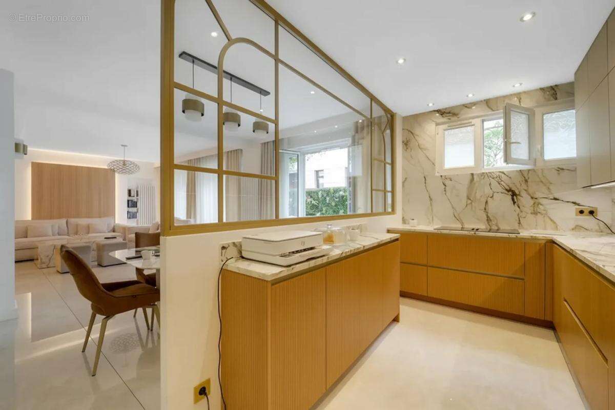 Appartement à NEUILLY-SUR-SEINE