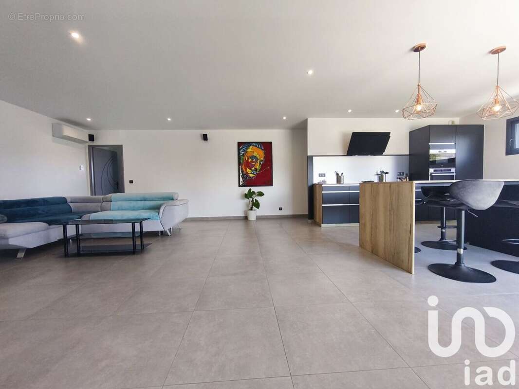 Maison 110 m² à Caves  - photo 6