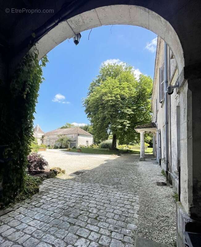 Château + gîte avec activité d’hébergement touristique proche de COGNAC (16) - photo 17