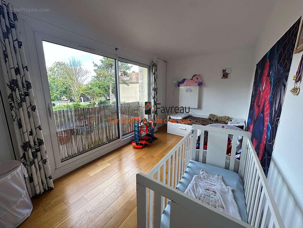 Appartement à L&#039;HAY-LES-ROSES